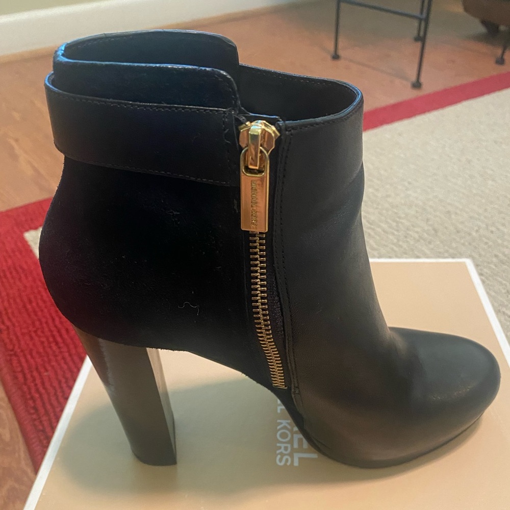 MICHEAL KORS REAL LEATHER AND SUEDE PLATFORM BOOTIE!!! Womens 8.5